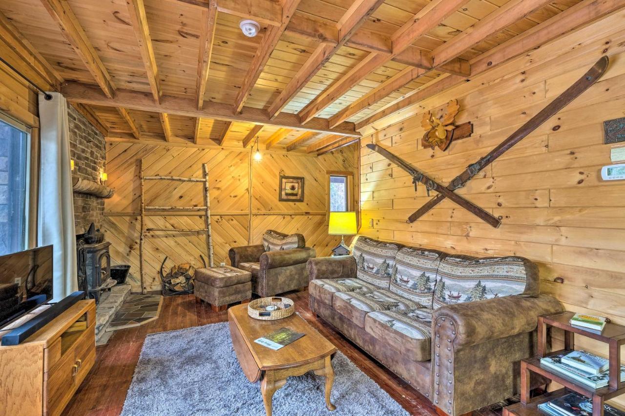 Secluded Johnsburg Retreat With Hot Tub And Fire Pitヴィラ エクステリア 写真