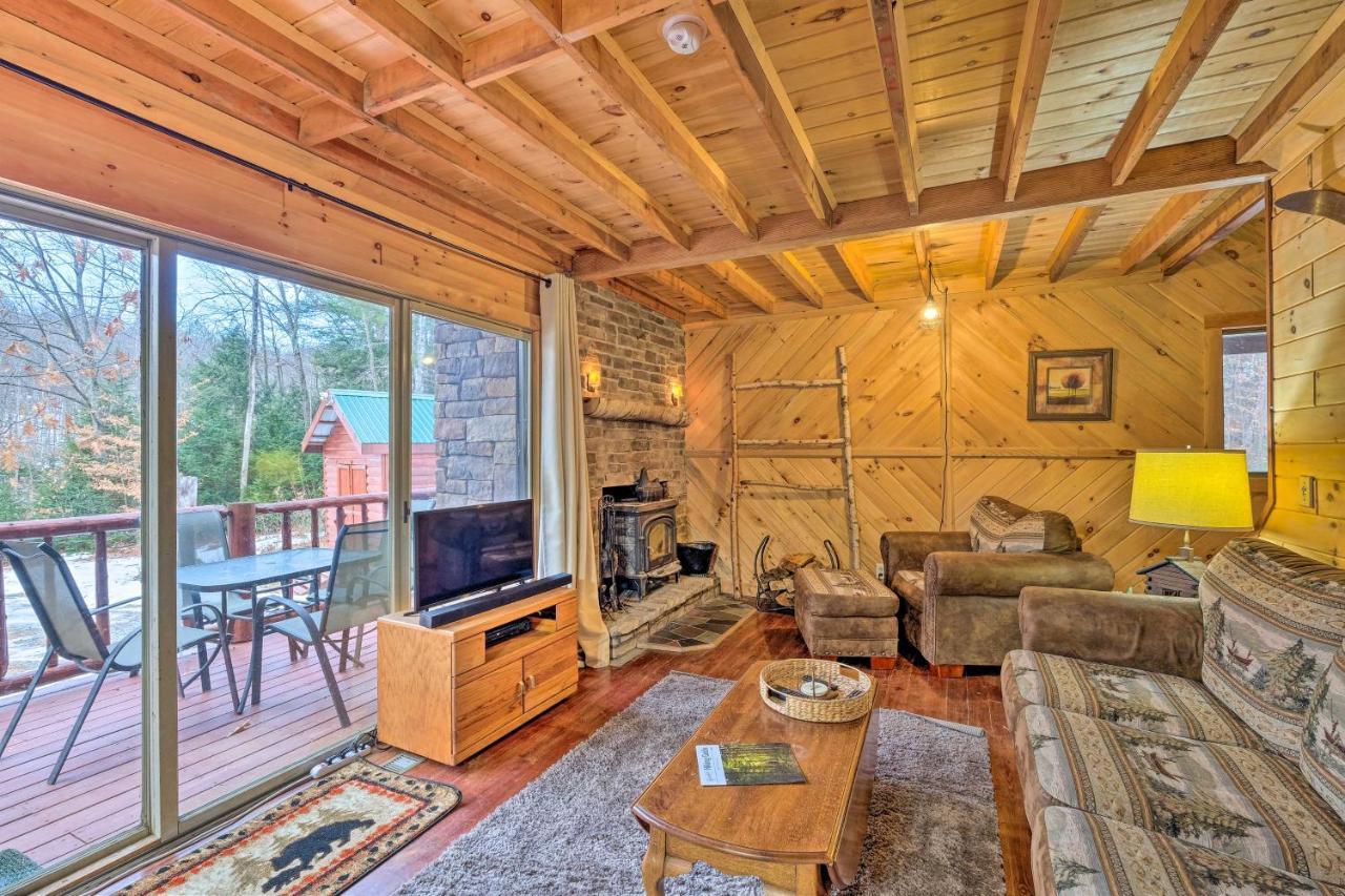 Secluded Johnsburg Retreat With Hot Tub And Fire Pitヴィラ エクステリア 写真