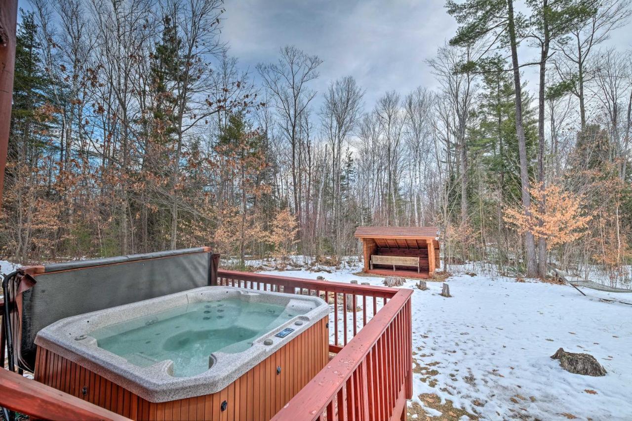 Secluded Johnsburg Retreat With Hot Tub And Fire Pitヴィラ エクステリア 写真