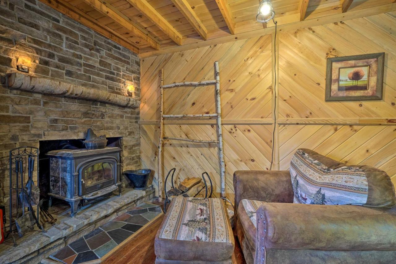 Secluded Johnsburg Retreat With Hot Tub And Fire Pitヴィラ エクステリア 写真