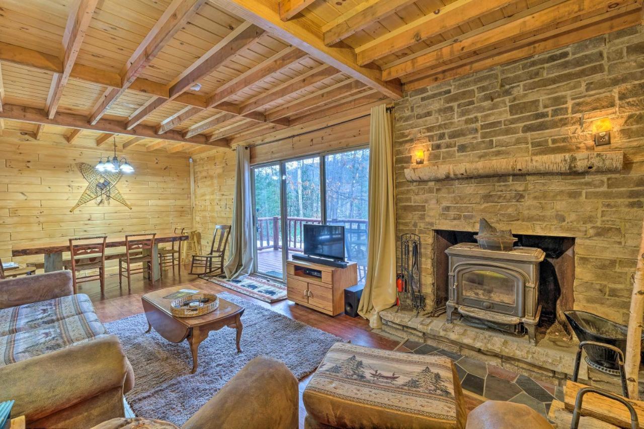 Secluded Johnsburg Retreat With Hot Tub And Fire Pitヴィラ エクステリア 写真