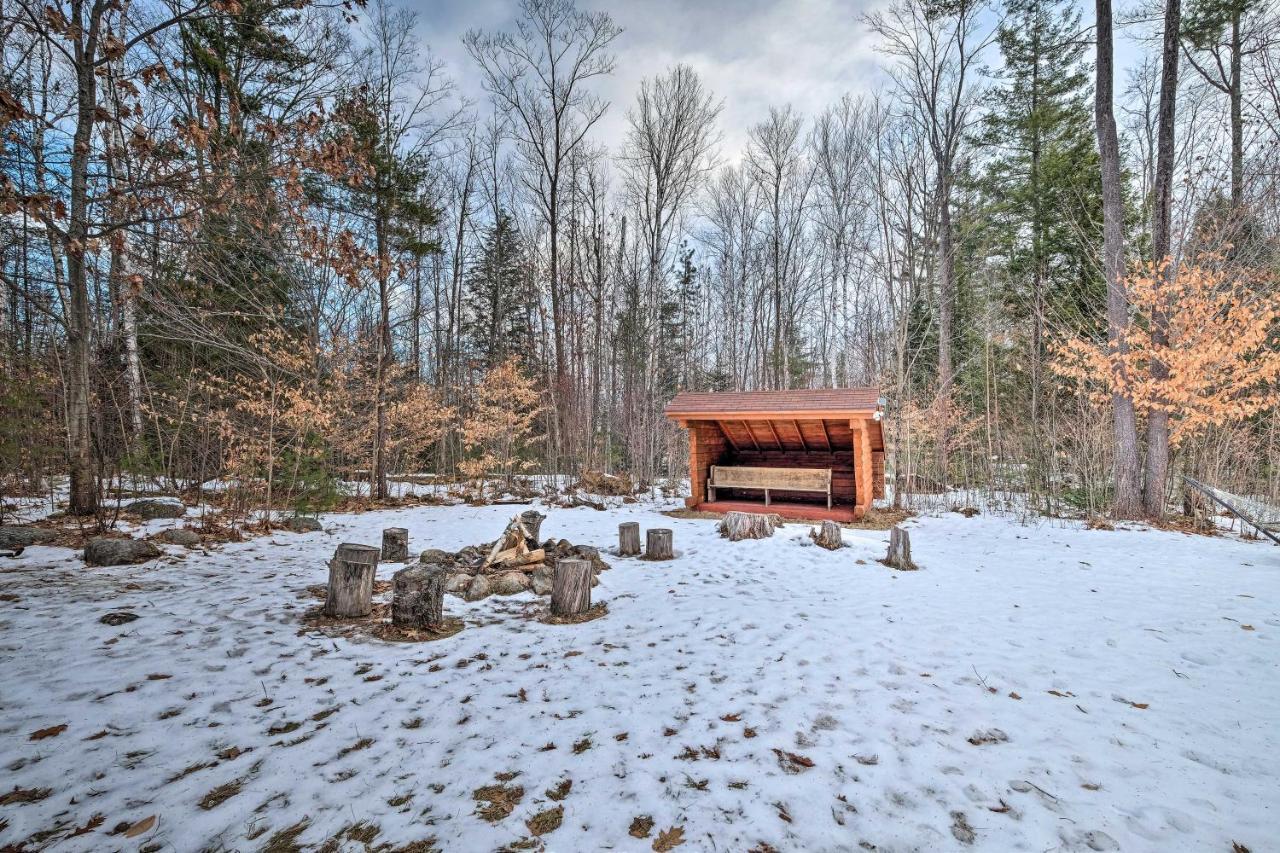 Secluded Johnsburg Retreat With Hot Tub And Fire Pitヴィラ エクステリア 写真