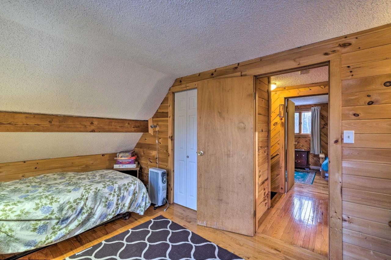 Secluded Johnsburg Retreat With Hot Tub And Fire Pitヴィラ エクステリア 写真