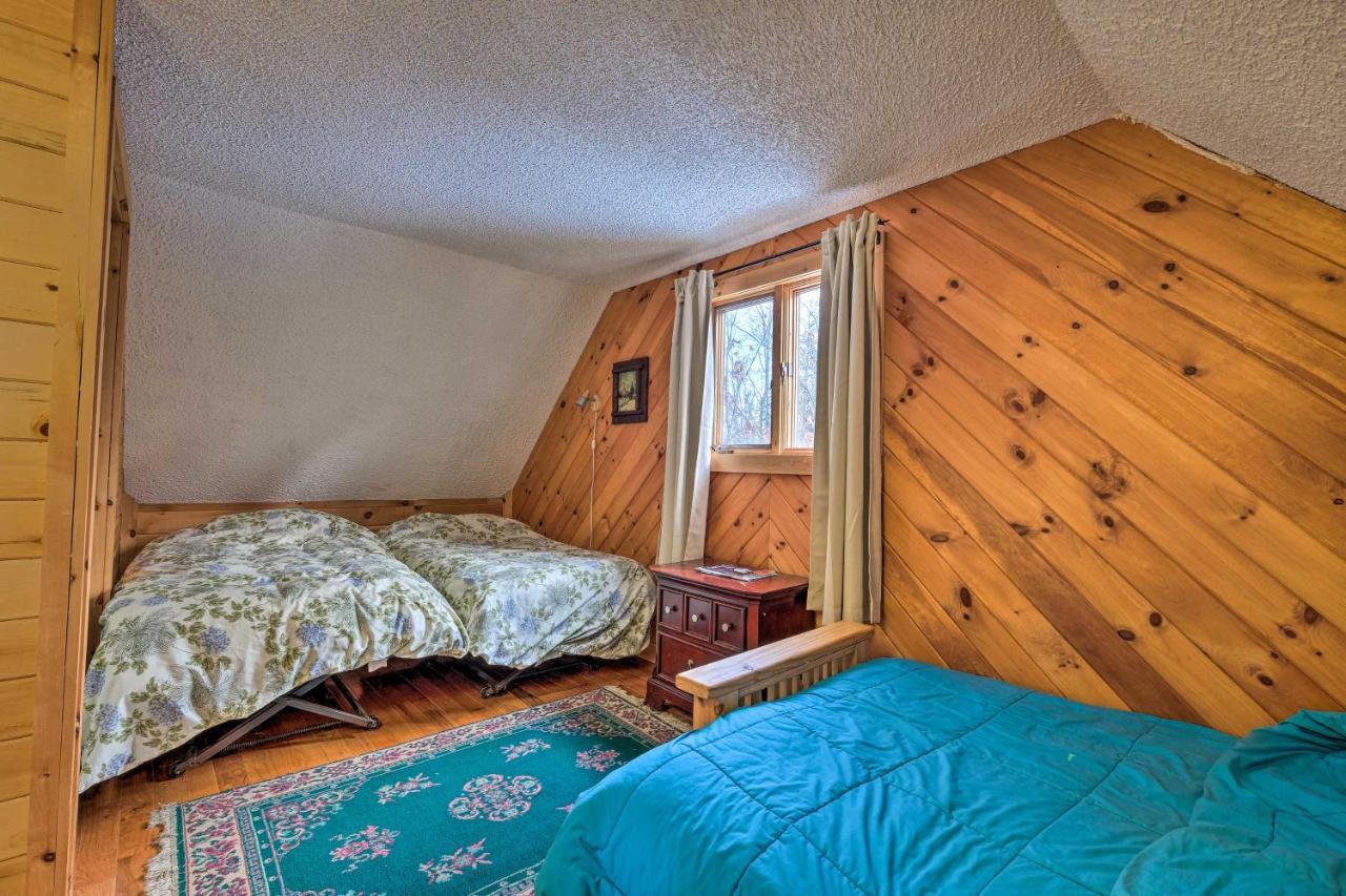 Secluded Johnsburg Retreat With Hot Tub And Fire Pitヴィラ エクステリア 写真