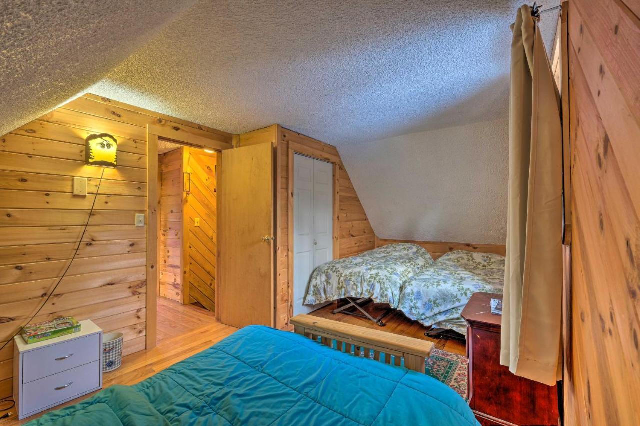Secluded Johnsburg Retreat With Hot Tub And Fire Pitヴィラ エクステリア 写真